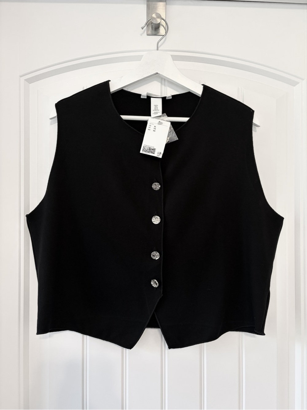 H&M I NWT Black Sleeveless Button-Front Vest